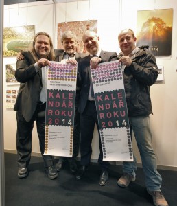 (zleva) fotograf Martin Frouz a přítomní sponzoři s oceněním: Josef Jíša, Ing. Ludvík Hegrlík, Jiří Melzer